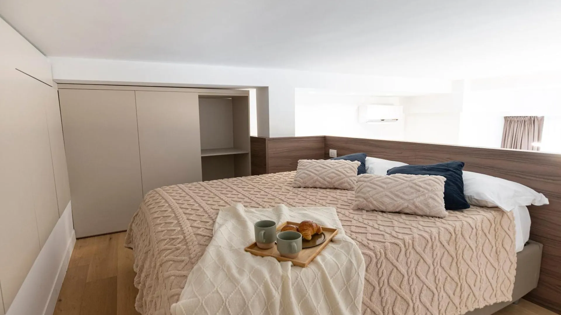 We Home - Porta Venezia Suites Milan Apartment