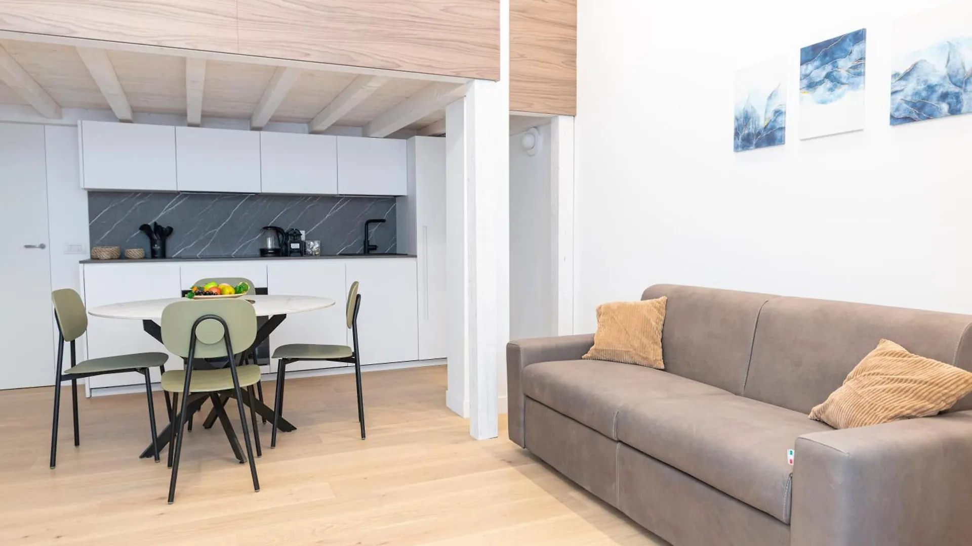 Apartment We Home - Porta Venezia Suites Milan Italy