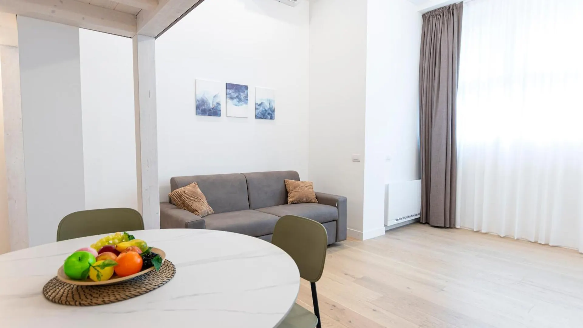 We Home - Porta Venezia Suites Milan Apartment