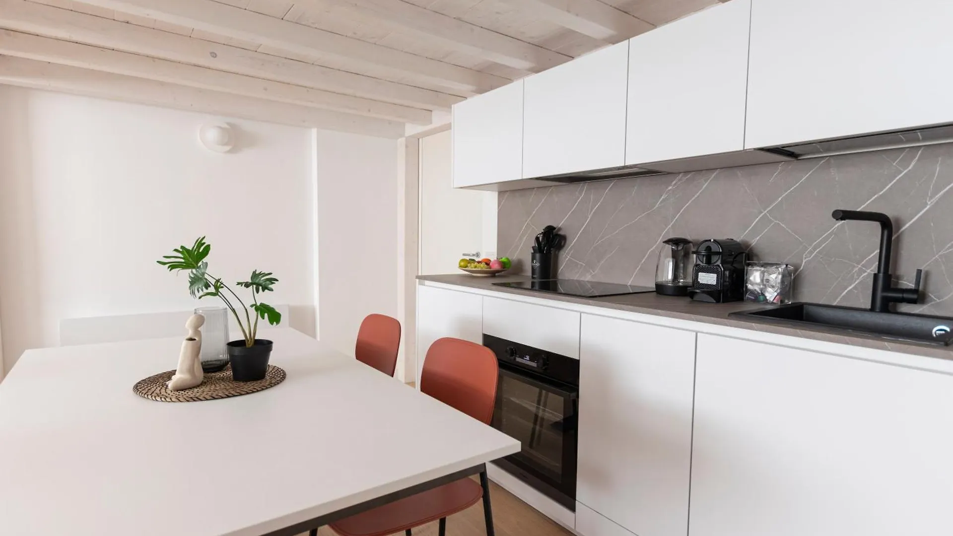 We Home - Porta Venezia Suites Milan Apartment