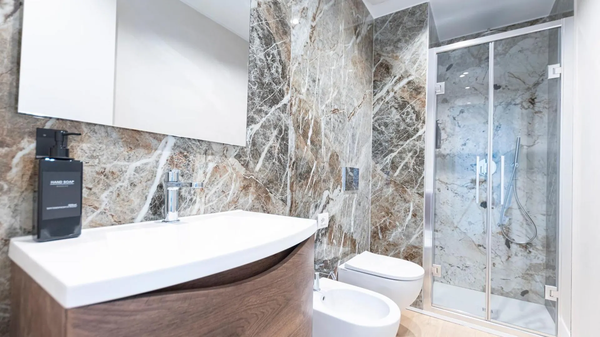 We Home - Porta Venezia Suites Milan Apartment